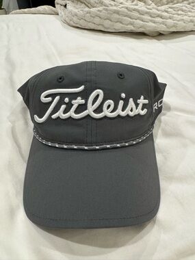 Titleist tour breezer Golf Cap